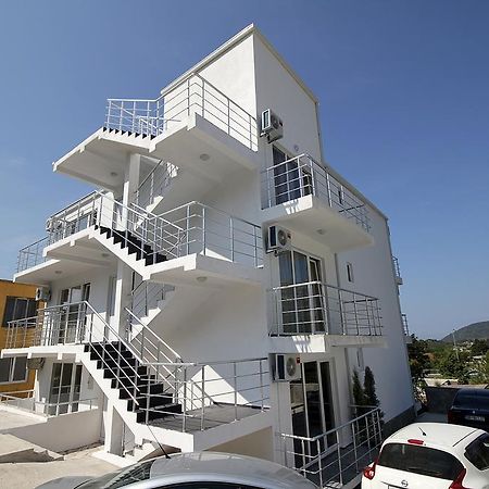 Apartments Victoria ストモレ エクステリア 写真