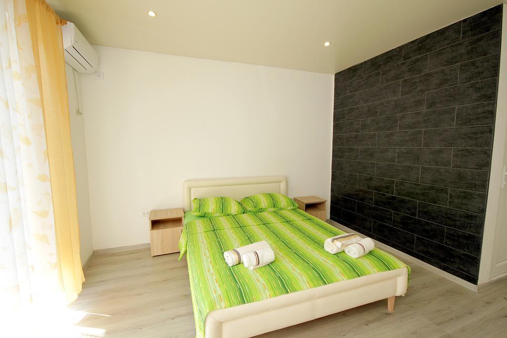Apartments Victoria ストモレ エクステリア 写真