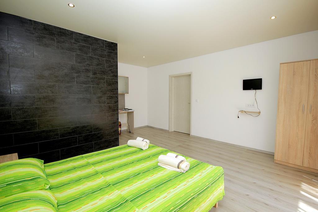 Apartments Victoria ストモレ エクステリア 写真